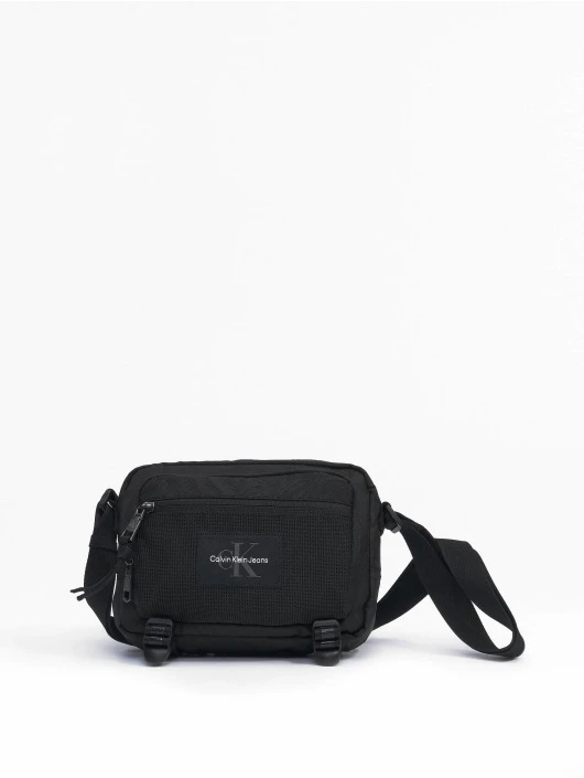 Calvin Klein Tasche Sport Essentials Camera In Schwarz 4 Calvin Klein Tasche Sport Essentials Camera In Schwarz – Bild 2