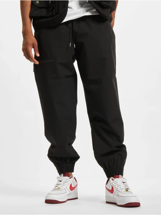 MJ Gonzales Herren Jogginghose Tech Nylon V.2 In Schwarz 3 MJ Gonzales Herren Jogginghose Tech Nylon V.2 In Schwarz