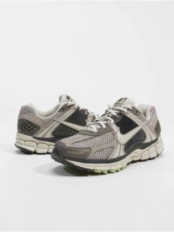 Nike Sneaker Zoom Vomero 5 In Grau