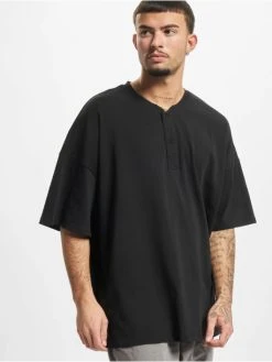 URBAN CLASSICS Herren T-Shirt Oversized Henley In Schwarz